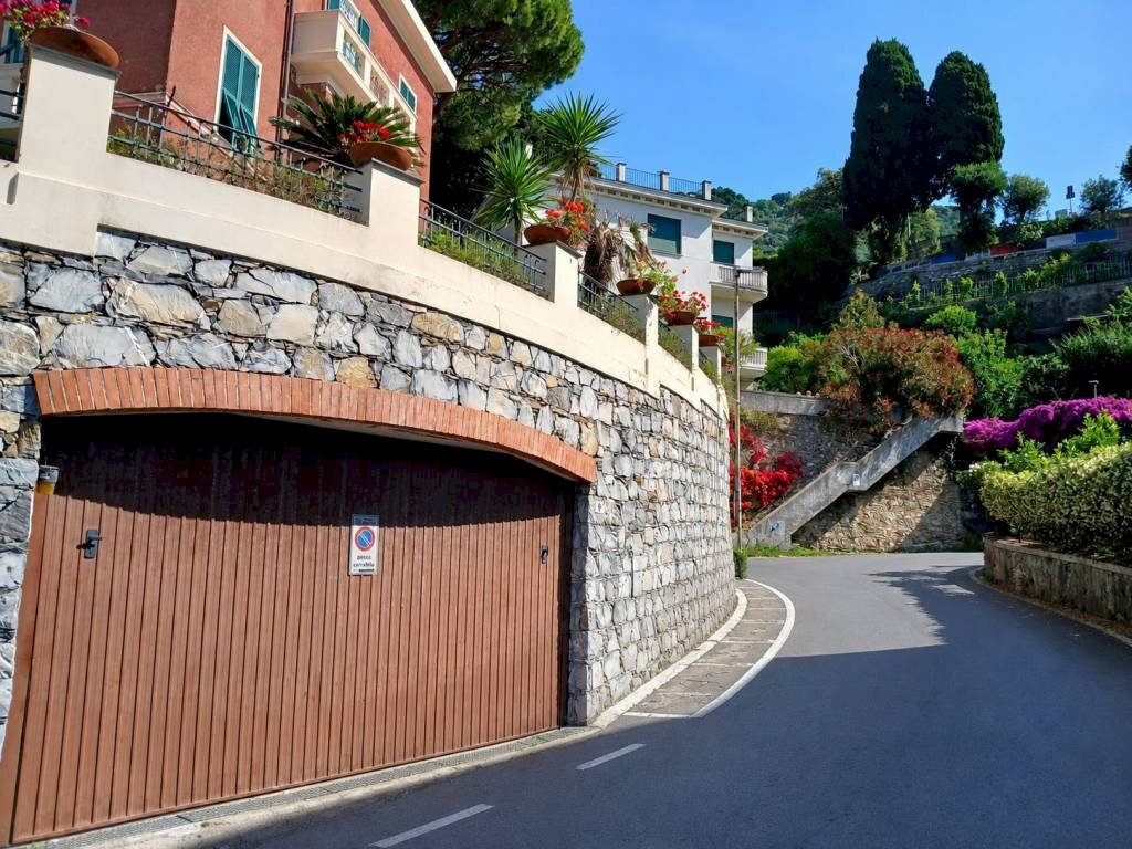 Ingresso - Box via Sant'Ilario, 6, Genova (zona Nervi) - foto 2