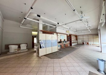 Negozio Via Baracca, Cameri - foto 2