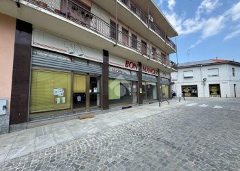 Negozio Via Baracca, Cameri - foto 5