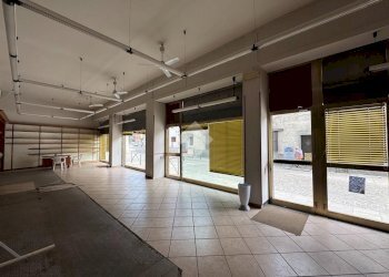 Negozio Via Baracca, Cameri - foto 7