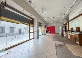 Negozio Via Baracca, Cameri - foto 11