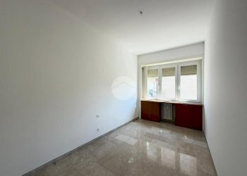 Three-room apartment Via Lorenzo Perosi, Milano (neighborhood Lorenteggio) - photo 33