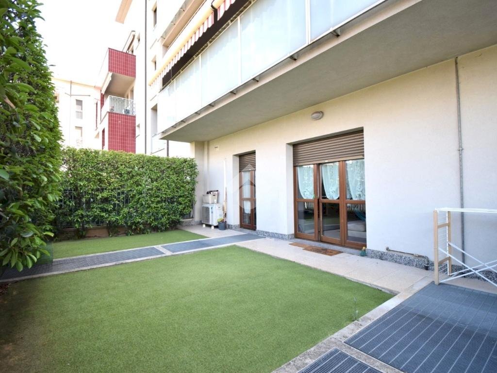 Three-room apartment Via Umberto Giordano, Cologno Monzese - photo 1