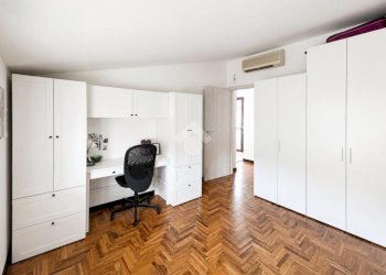 Portion of a house Via verbano, Cormano - photo 21