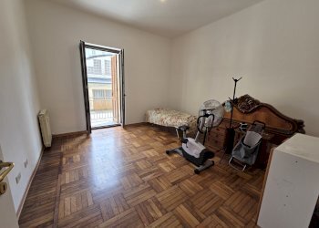 Camera - Trilocale Via Giovanni Schiaparelli, 8, Cuneo (zona Centro) - foto 4