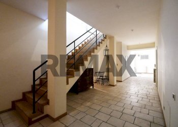 Scale - Villa Via Dei Gelsomini
 
19, Noicàttaro - photo 24