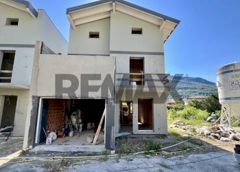 Casa all\'aperto - Villa a Schiera Via San Pietro
 
snc, Porto Ceresio - foto 2