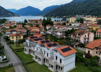 Vista delle montagne - Villa a Schiera Via San Pietro
 
snc, Porto Ceresio - foto 1