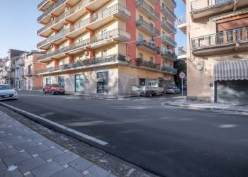 Edificio all\'aperto - Quadrilocale Via Sebastiano Scamporlino
 
6, Francofonte - foto 2