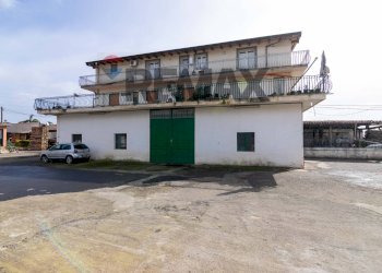 Edificio all\'aperto - Three-room apartment Via Giarre Nunziata
 
57, Mascali - photo 3