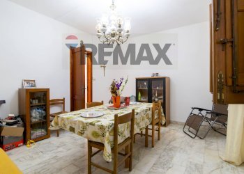 Sala da pranzo - Three-room apartment Via Giarre Nunziata
 
57, Mascali - photo 30