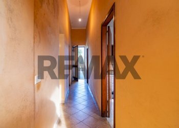 Hall / corridoio - Casa indipendente Via Passopomo
 
9, Zafferana Etnea - foto 11