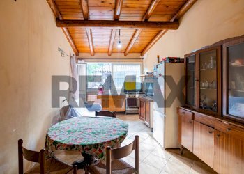 Sala da pranzo - Casa indipendente Via Passopomo
 
9, Zafferana Etnea - foto 15