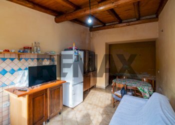 Sala da pranzo - Casa indipendente Via Passopomo
 
9, Zafferana Etnea - foto 16