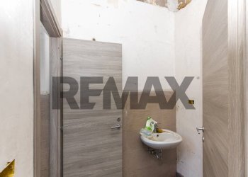 Bagno - Magazzino CIRCONVALLAZIONE - VIA MARCO POLO 50 - VIA PIDATELLA 263 - VIA DUCA DEGLI ABBRUZZI 192 B
VIALE MARCO POLO 50, Catania - foto 17