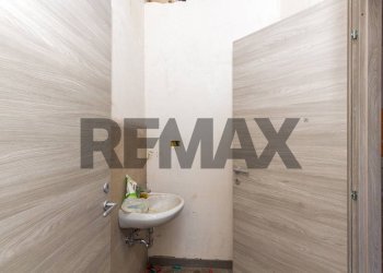 Bagno - Magazzino CIRCONVALLAZIONE - VIA MARCO POLO 50 - VIA PIDATELLA 263 - VIA DUCA DEGLI ABBRUZZI 192 B
VIALE MARCO POLO 50, Catania - foto 19