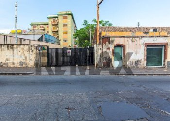 Edificio all\'aperto - Magazzino CIRCONVALLAZIONE - VIA MARCO POLO 50 - VIA PIDATELLA 263 - VIA DUCA DEGLI ABBRUZZI 192 B
VIALE MARCO POLO 50, Catania - foto 29