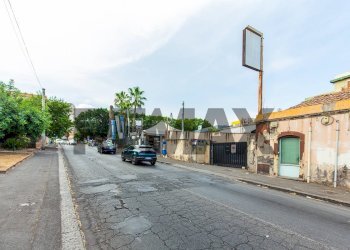 Edificio all\'aperto - Magazzino CIRCONVALLAZIONE - VIA MARCO POLO 50 - VIA PIDATELLA 263 - VIA DUCA DEGLI ABBRUZZI 192 B
VIALE MARCO POLO 50, Catania - foto 32