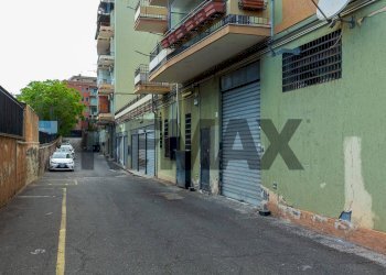 Edificio all\'aperto - Magazzino CIRCONVALLAZIONE - VIA MARCO POLO 50 - VIA PIDATELLA 263 - VIA DUCA DEGLI ABBRUZZI 192 B
VIALE MARCO POLO 50, Catania - foto 37