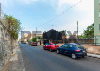 Edificio all\'aperto - Magazzino CIRCONVALLAZIONE - VIA MARCO POLO 50 - VIA PIDATELLA 263 - VIA DUCA DEGLI ABBRUZZI 192 B
VIALE MARCO POLO 50, Catania - foto 41
