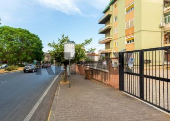 Edificio all\'aperto - Magazzino CIRCONVALLAZIONE - VIA MARCO POLO 50 - VIA PIDATELLA 263 - VIA DUCA DEGLI ABBRUZZI 192 B
VIALE MARCO POLO 50, Catania - foto 43