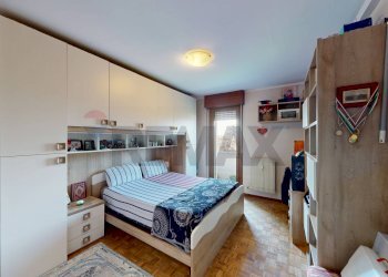 Camera / camera da letto - Three-room apartment Via Ippolito Nievo
 
1, Melzo - photo 10