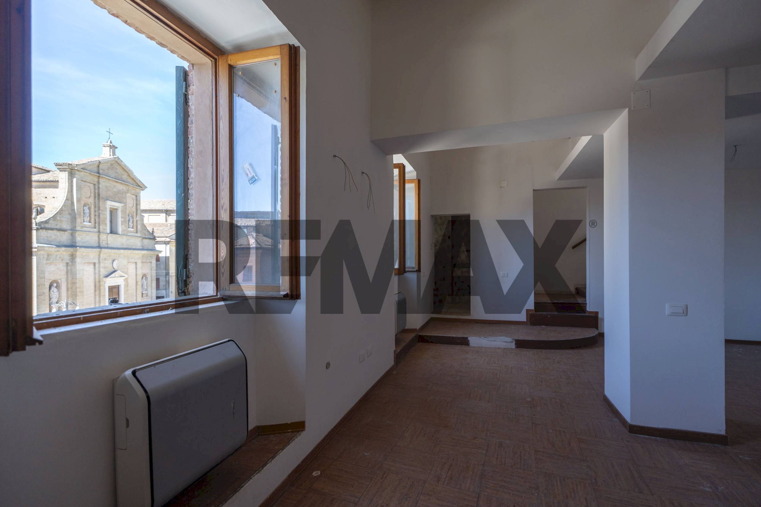 Hall / corridoio - Four-room apartment Piazza IV Novembre
 
33, Cupramontana - photo 2