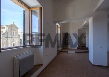 Hall / corridoio - Four-room apartment Piazza IV Novembre
 
33, Cupramontana - photo 2