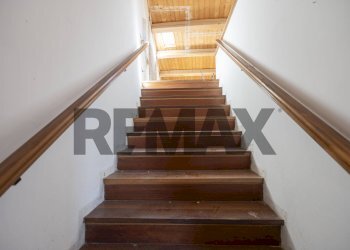 Scale - Four-room apartment Piazza IV Novembre
 
33, Cupramontana - photo 8