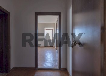 Hall / corridoio - Four-room apartment Piazza IV Novembre
 
33, Cupramontana - photo 18