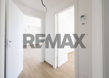 Hall / corridoio - Three-room apartment VIA MARCO POLO
 
21, Osimo - photo 15