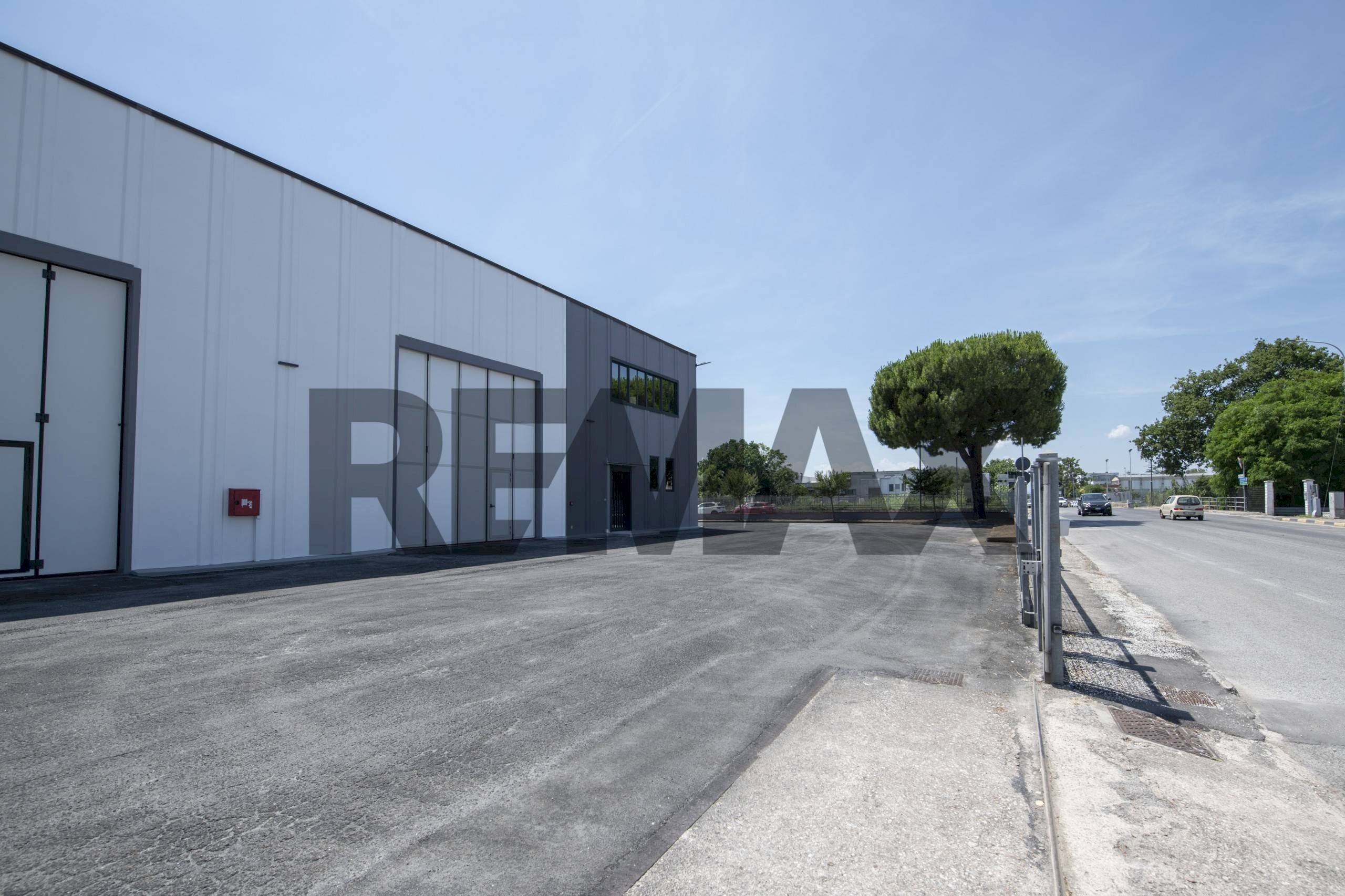 Casa all\'aperto - Capannone via del consorzio
23, Falconara Marittima - foto 2