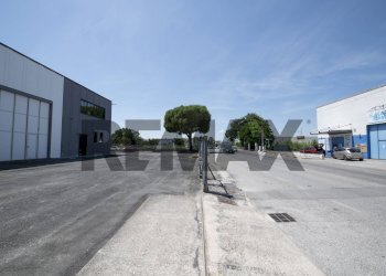 Edificio all\'aperto - Capannone via del consorzio
23, Falconara Marittima - foto 1