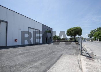 Casa all\'aperto - Capannone via del consorzio
23, Falconara Marittima - foto 2