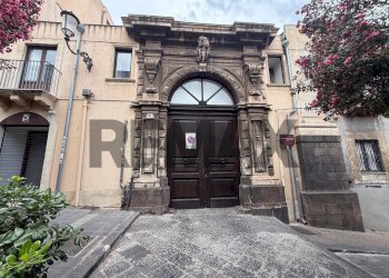 Edificio all\'aperto - Appartamento Via Antonino Di Sangiuliano
 
262, Catania - foto 1