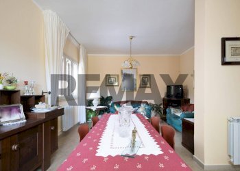 Sala da pranzo - Villa VIA PAOLO BORSELLINO
 
16, Augusta - photo 17