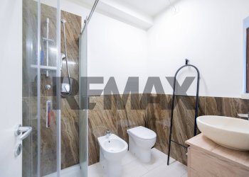 Bagno - Trilocale Via Gilberto Govi
 
16, Mantova - foto 14