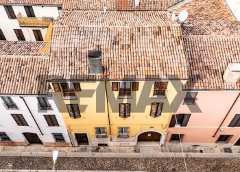 Edificio all\'aperto - Trilocale Via Gilberto Govi
 
16, Mantova - foto 35