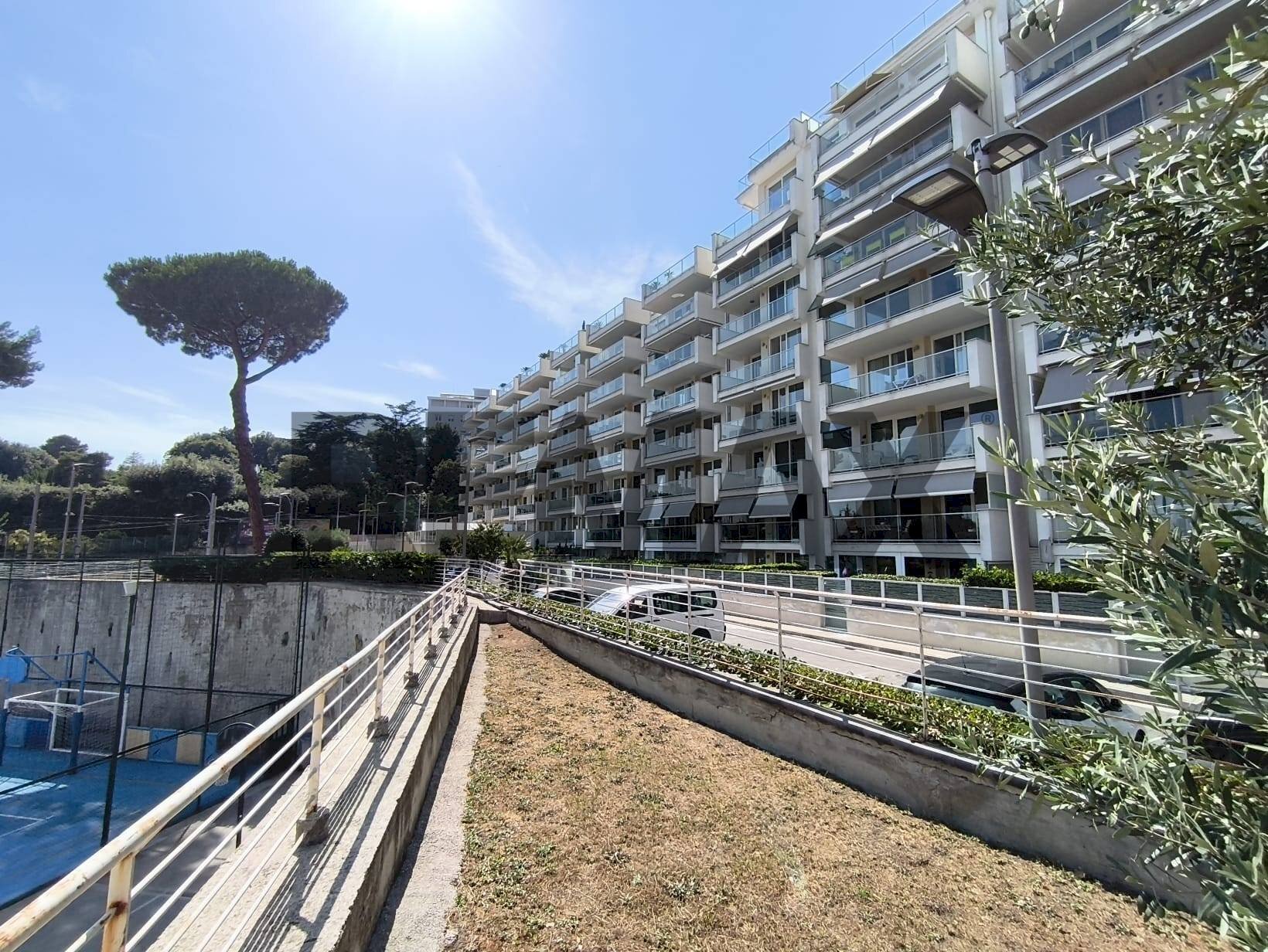 Edificio all\'aperto - Three-room apartment viale colli aminei
 
10, Napoli - photo 1