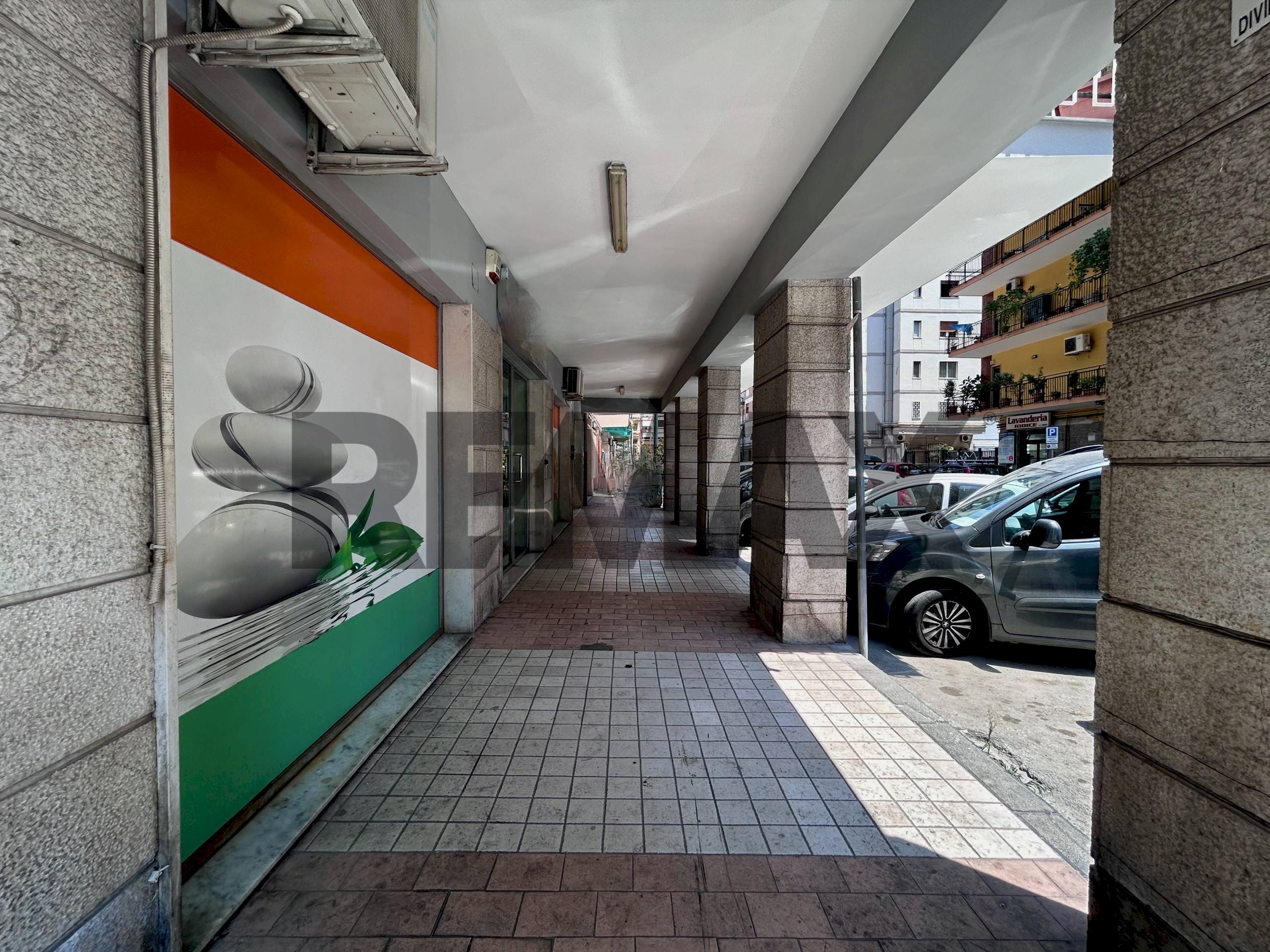 Parcheggio - Shop Via Adolfo Omodeo
 
106, Napoli - photo 1