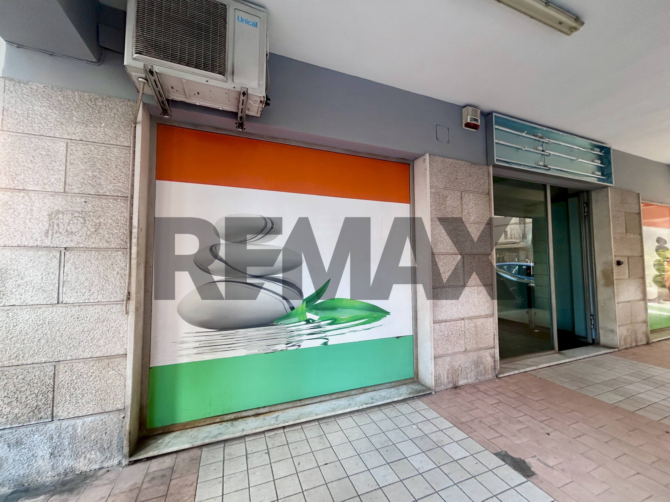 Edificio all\'aperto - Shop Via Adolfo Omodeo
 
106, Napoli - photo 1