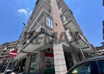 Edificio all\'aperto - Negozio Via Adolfo Omodeo
106, Napoli - foto 2