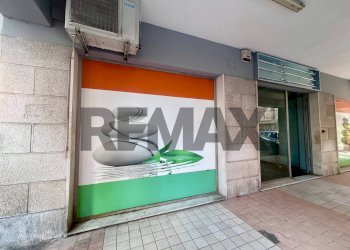 Edificio all\'aperto - Negozio Via Adolfo Omodeo
 
106, Napoli - foto 1