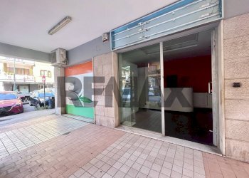 Edificio all\'aperto - Negozio Via Adolfo Omodeo
 
106, Napoli - foto 3