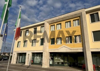 Edificio all\'aperto - Trilocale PIAZZA V.VENETO
 
13/15, Brusaporto - foto 10