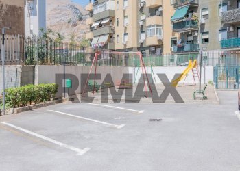 Edificio all\'aperto - Trilocale Via Parrini
 
3/A2, Palermo - foto 3