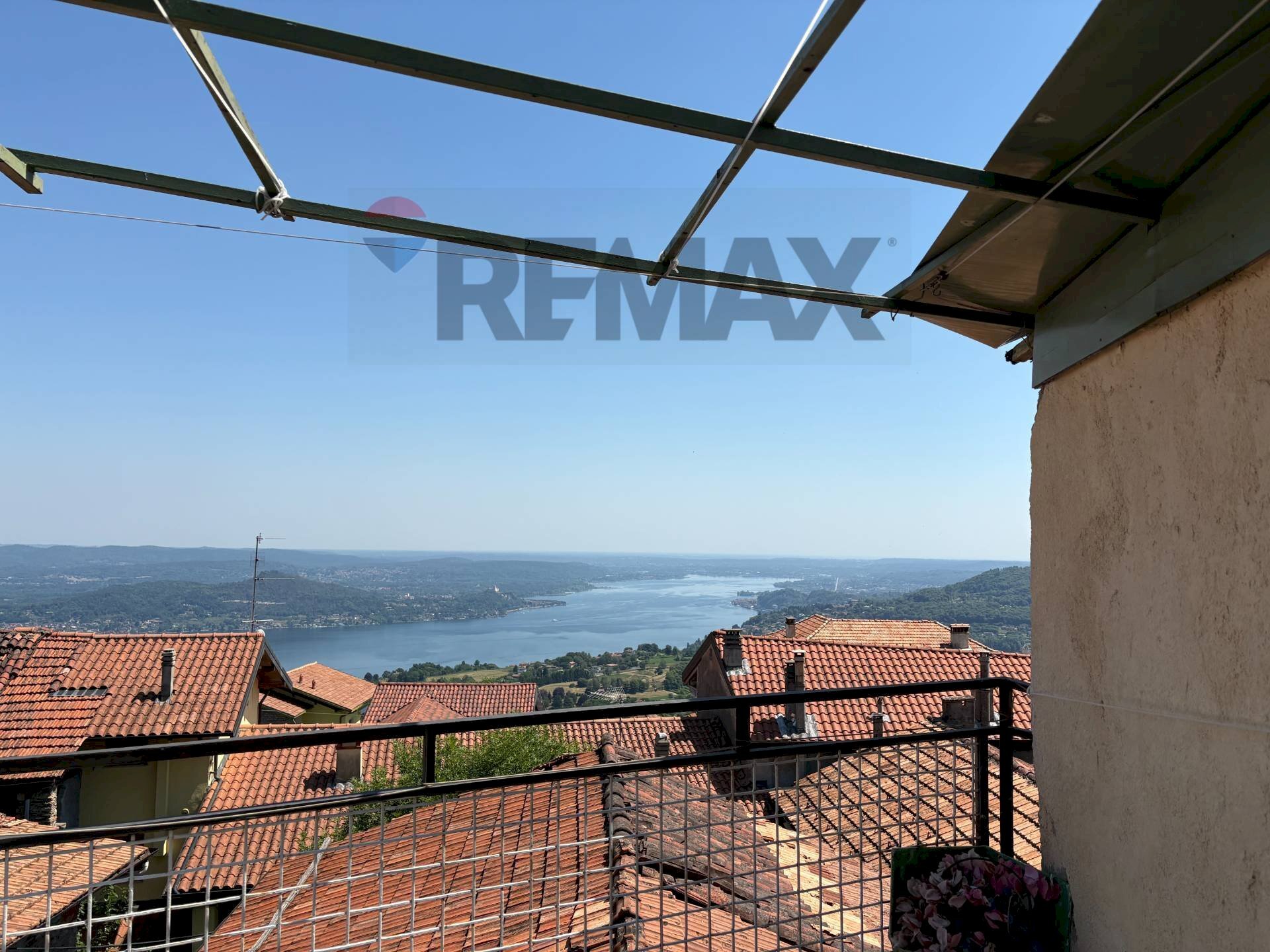 Balcone - Bilocale VIA BERTOLETTI
 
8, Nebbiuno - foto 1