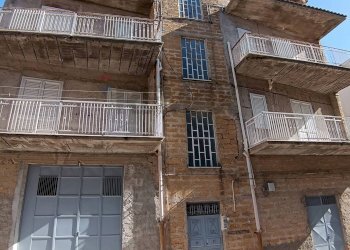 Edificio all\'aperto - Casa indipendente Via Cristoforo Colombo
 
22, Favara - foto 1