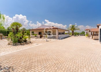 Foto 1 - Villa Contrada Cariati
 
Sn, Andria - foto 1
