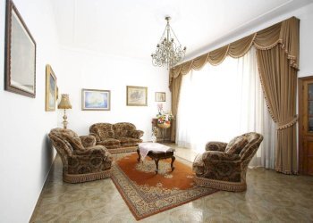 Salone - Casa indipendente via Giacomo Leopardi, Parabita - foto 1